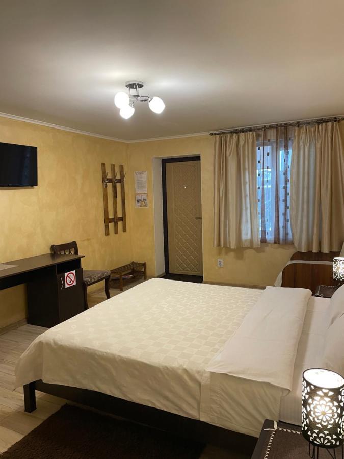 Guest House Sunrise Kamianets-Podilskyi Exterior photo
